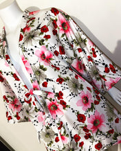 Load image into Gallery viewer, Kimono
