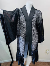 Load image into Gallery viewer, Kimono
