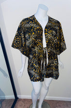 Load image into Gallery viewer, Kimono
